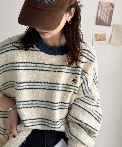classicalelf(クラシカルエルフ)の「“配色”と“質感”で差をつける。胸刺繍ブークレー素材配色ボーダークルーネックニット(長袖)(ニット/セーター・レディース・グレー/ネイビー/ブラウン/アイボリー・LARGE/MEDIUM/SMALL/X-LARGE)」の2枚目の写真