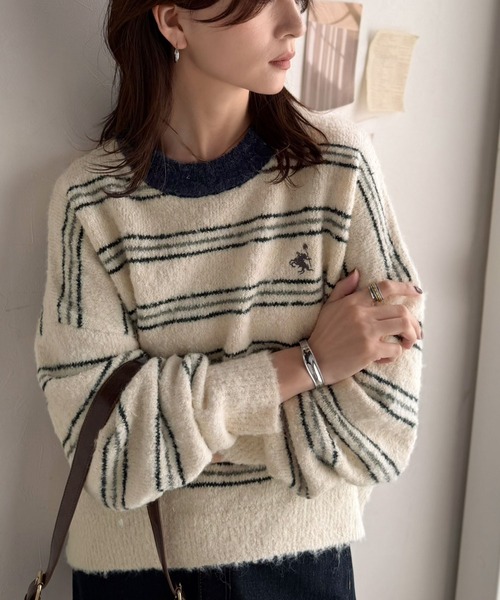 classicalelf(クラシカルエルフ)の「“配色”と“質感”で差をつける。胸刺繍ブークレー素材配色ボーダークルーネックニット(長袖)(ニット/セーター・レディース・グレー/ネイビー/ブラウン/アイボリー・LARGE/MEDIUM/SMALL/X-LARGE)」の18枚目の写真
