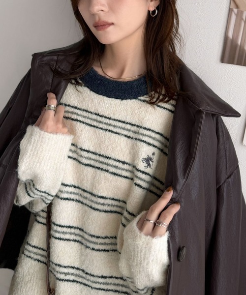 classicalelf(クラシカルエルフ)の「“配色”と“質感”で差をつける。胸刺繍ブークレー素材配色ボーダークルーネックニット(長袖)(ニット/セーター・レディース・グレー/ネイビー/ブラウン/アイボリー・LARGE/MEDIUM/SMALL/X-LARGE)」の19枚目の写真