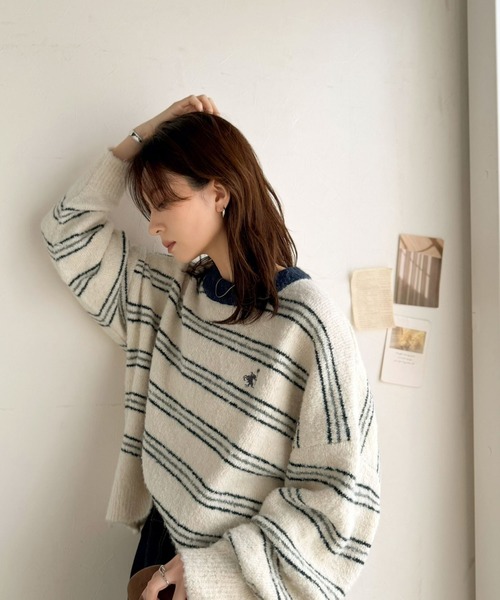 classicalelf(クラシカルエルフ)の「“配色”と“質感”で差をつける。胸刺繍ブークレー素材配色ボーダークルーネックニット(長袖)(ニット/セーター・レディース・グレー/ネイビー/ブラウン/アイボリー・LARGE/MEDIUM/SMALL/X-LARGE)」の22枚目の写真