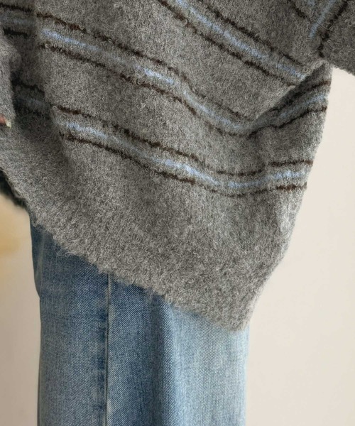 classicalelf(クラシカルエルフ)の「“配色”と“質感”で差をつける。胸刺繍ブークレー素材配色ボーダークルーネックニット(長袖)(ニット/セーター・レディース・グレー/ネイビー/ブラウン/アイボリー・LARGE/MEDIUM/SMALL/X-LARGE)」の16枚目の写真