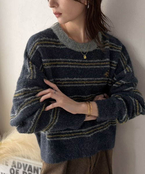 classicalelf(クラシカルエルフ)の「“配色”と“質感”で差をつける。胸刺繍ブークレー素材配色ボーダークルーネックニット(長袖)(ニット/セーター・レディース・グレー/ネイビー/ブラウン/アイボリー・LARGE/MEDIUM/SMALL/X-LARGE)」の11枚目の写真