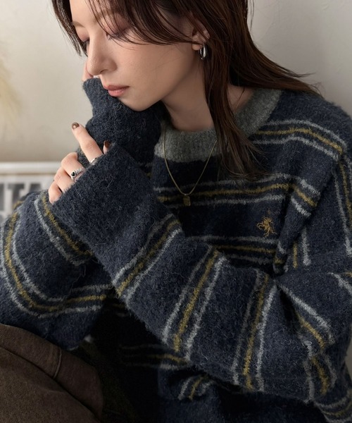 classicalelf(クラシカルエルフ)の「“配色”と“質感”で差をつける。胸刺繍ブークレー素材配色ボーダークルーネックニット(長袖)(ニット/セーター・レディース・グレー/ネイビー/ブラウン/アイボリー・LARGE/MEDIUM/SMALL/X-LARGE)」の9枚目の写真