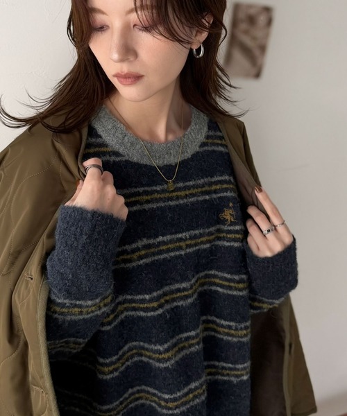 classicalelf(クラシカルエルフ)の「“配色”と“質感”で差をつける。胸刺繍ブークレー素材配色ボーダークルーネックニット(長袖)(ニット/セーター・レディース・グレー/ネイビー/ブラウン/アイボリー・LARGE/MEDIUM/SMALL/X-LARGE)」の12枚目の写真