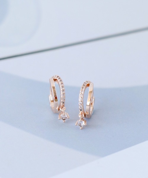 Three Four Time（ｽﾘｰﾌｫｰﾀｲﾑ）の「チャームダブルラインワンタッチピアス（ピアス（両耳用）・レディース・ゴールド/シルバー/ピンクゴールド・FREE）」の3枚目の写真