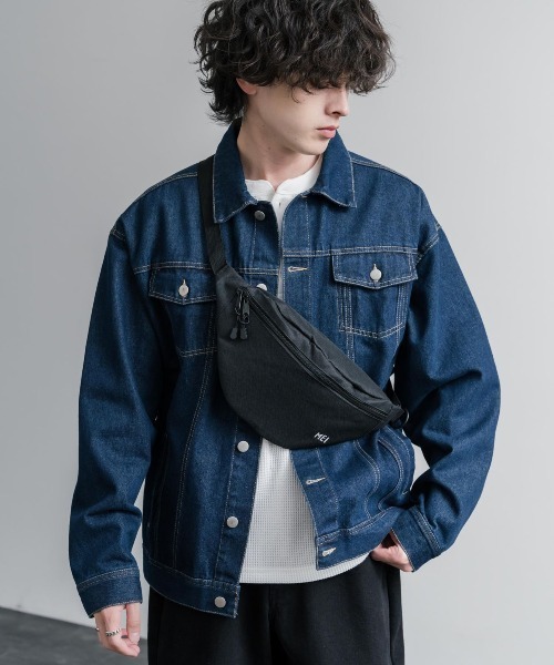 MEI(メイ)の「MEI メイ STANDARD MOON SHOULDE ワンポイントロゴ刺繍三日月型ボディバッグ/ウエストポーチ/ショルダーバッグ(ボディバッグ/ウエストポーチ・メンズ・ネイビー/ブラック・FREE)」の5枚目の写真