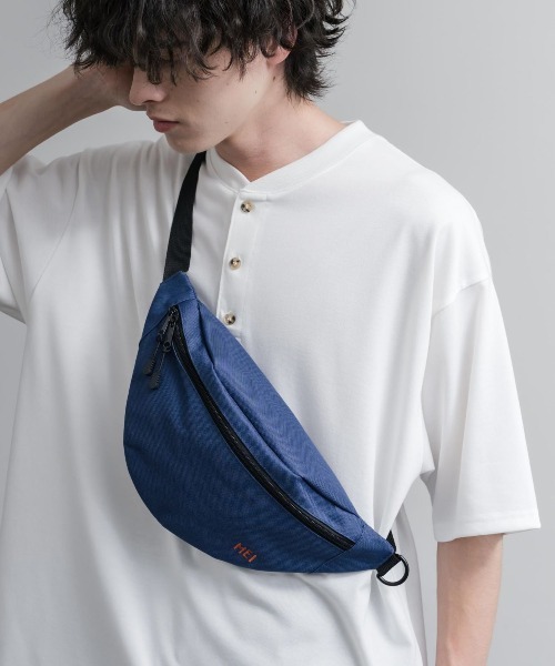 MEI(メイ)の「MEI メイ STANDARD MOON SHOULDE ワンポイントロゴ刺繍三日月型ボディバッグ/ウエストポーチ/ショルダーバッグ(ボディバッグ/ウエストポーチ・メンズ・ネイビー/ブラック・FREE)」の10枚目の写真