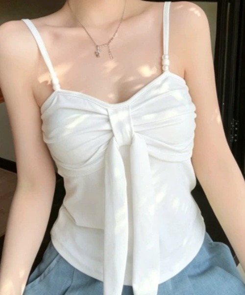 Vipoa（ヴィポア）の「リボンモチーフキャミソール（Tシャツ/カットソー・レディース・ブルー/ホワイト/グリーン/ピンク/ブラック・FREE）」の2枚目の写真