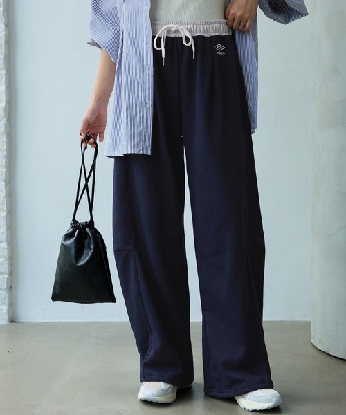 UMBRO(アンブロ)の「【UMBRO/アンブロ】限定 配色ウエスト裏毛素材カーブパンツ(その他パンツ・レディース・杢グレー/ネイビー・M/L/LL)」の1枚目の写真