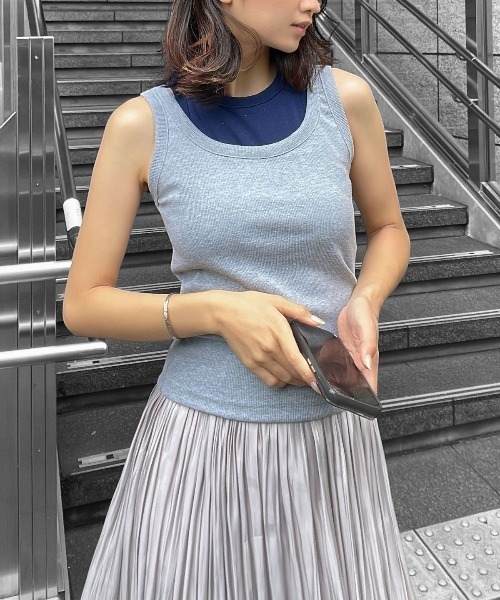 Human 2nd Occasion(ヒューマンセカンドオケージョン)の「カップ付き レイヤード風Uネック タンクトップ(タンクトップ・レディース・グレー/オフホワイト・M)」の7枚目の写真