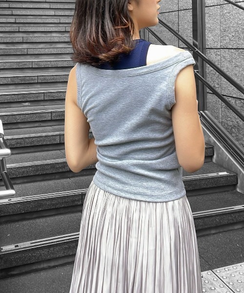 Human 2nd Occasion(ヒューマンセカンドオケージョン)の「カップ付き レイヤード風Uネック タンクトップ(タンクトップ・レディース・グレー/オフホワイト・M)」の8枚目の写真