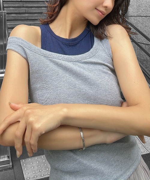 Human 2nd Occasion(ヒューマンセカンドオケージョン)の「カップ付き レイヤード風Uネック タンクトップ(タンクトップ・レディース・グレー/オフホワイト・M)」の9枚目の写真