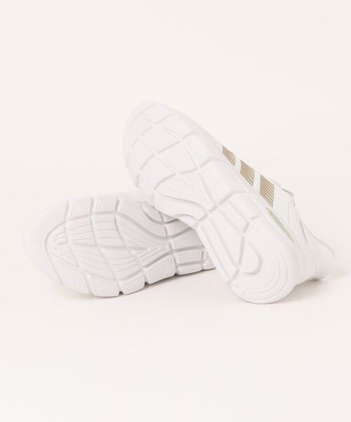 adidas（アディダス）の「adidas アディダス CF FLEX RAPIDFIT WIDE レディースシューズ(CFフレックスラピッドフィット) KJ4708 [HF] フットウェアホワイト/サイバーメタリック（スニーカー・レディース・ホワイト・22.5cm/23.0cm/23.5cm/24.0cm/24.5cm/25.0cm）」の3枚目の写真