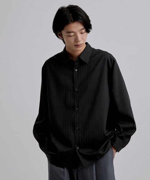 tk.TAKEO KIKUCHI（ティーケータケオキクチ）の「【接触冷感/UVカット】ドビーストライプシャツ（シャツ/ブラウス・メンズ・ホワイト/ライトブルー/ブラック・03/02）」の2枚目の写真