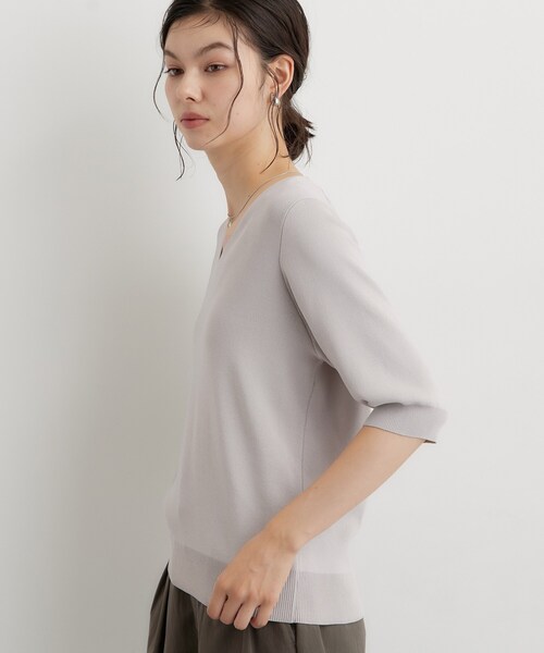 THE SHOP TK (ザ ショップ ティーケー )の「【毛玉になりにくい/UV/秋カラー】すっきりVネック 6分袖ニット(ニット/セーター・レディース・パープル系/ブラック/ライトグレー/グリーン・12/13)」の15枚目の写真