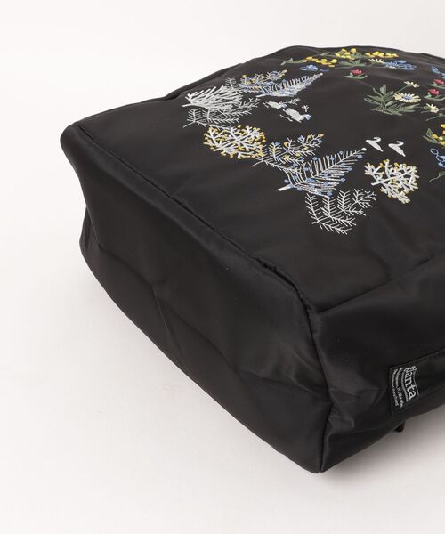 SUPER HAKKA(スーパーハッカ)の「「glanta」花舞う森辺刺繍ラウンドリュック(バックパック/リュック・レディース・ネイビー/ベージュ/ブラック・FREE)」の5枚目の写真