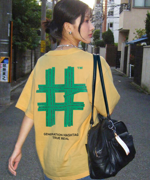 BEENTRILL(ビントリル)の「グリーンテーピングハッシュタグオーバーサイズ半袖Tシャツ(マスタード)(Tシャツ/カットソー・レディース・その他・SMALL/MEDIUM/X-LARGE)」の1枚目の写真