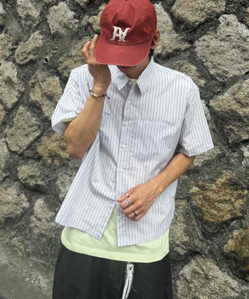 BASEMOMENT(ベースモーメント)の「ヒドゥンポケットストライプクロップハーフシャツホワイト(シャツ/ブラウス・メンズ・その他・MEDIUM/LARGE)」の1枚目の写真