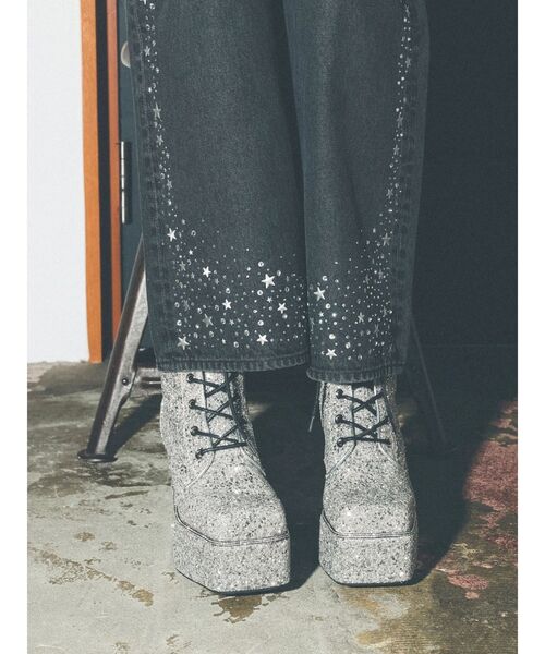 EVRIS(エヴリス)の「【厚底】グリッターレースアップブーツ(ブーツ・レディース・シルバー/ブラック・MEDIUM/LARGE/SMALL)」の4枚目の写真