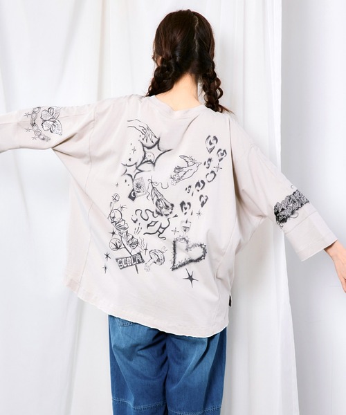 ScoLar（スカラー）の「163625：スケッチ柄 ドルマンプルオーバー（Tシャツ/カットソー・レディース・チャコールグレー/オフホワイト/グレー・M）」の5枚目の写真