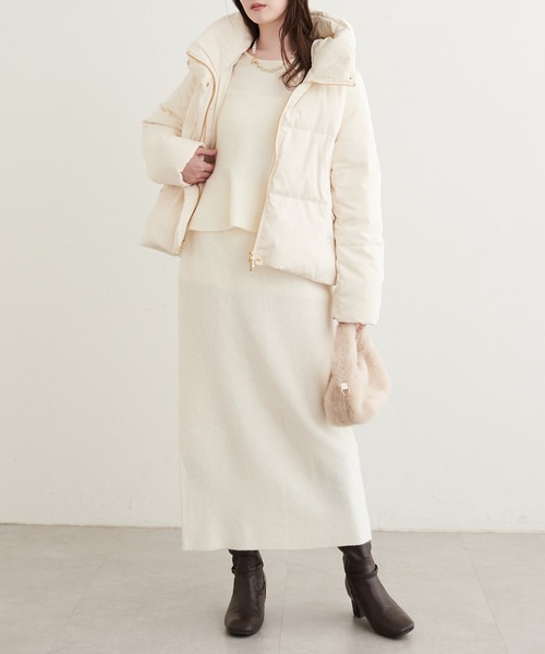 natural couture(ナチュラルクチュール)の「スタンドカラーショートダウン(ダウンジャケット/コート・レディース・グレイッシュベージュ/ブラウン/オフホワイト/ネイビー/ブラック・LARGE/MEDIUM)」の9枚目の写真