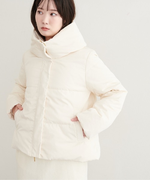 natural couture(ナチュラルクチュール)の「スタンドカラーショートダウン(ダウンジャケット/コート・レディース・グレイッシュベージュ/ブラウン/オフホワイト/ネイビー/ブラック・LARGE/MEDIUM)」の6枚目の写真