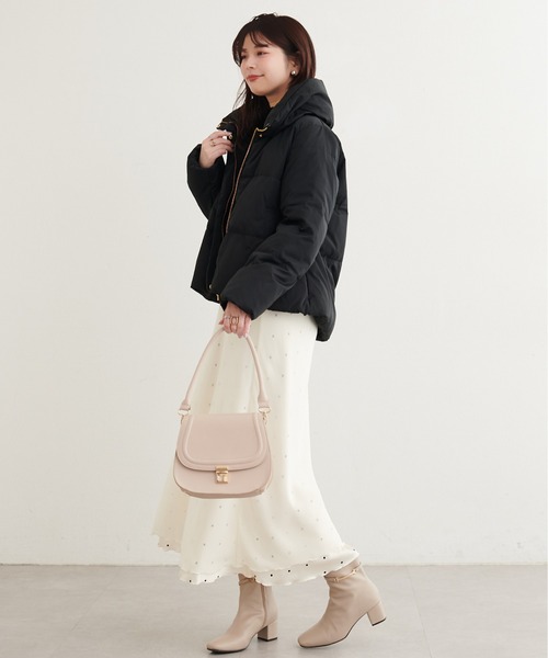 natural couture(ナチュラルクチュール)の「スタンドカラーショートダウン(ダウンジャケット/コート・レディース・グレイッシュベージュ/ブラウン/オフホワイト/ネイビー/ブラック・LARGE/MEDIUM)」の13枚目の写真