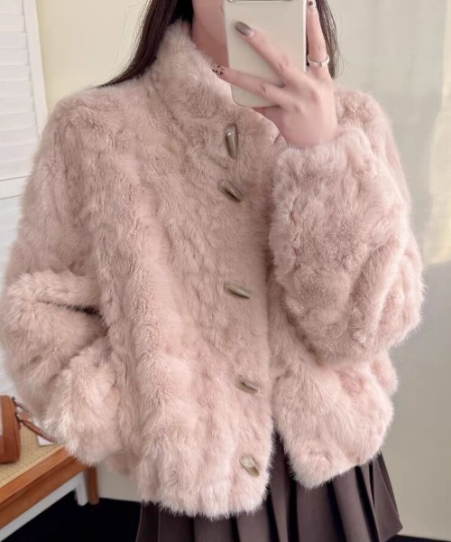 Beststore(ベストストア)の「ふんわり 暖か フェイクファー ショートコート スタンドカラー ジャケット ブルゾン(その他アウター・レディース・モカ/スモークピンク/ライトベージュ/オフホワイト/チャコールグレー・FREE)」の5枚目の写真