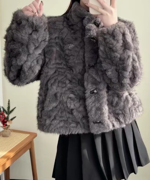 Beststore(ベストストア)の「ふんわり 暖か フェイクファー ショートコート スタンドカラー ジャケット ブルゾン(その他アウター・レディース・モカ/スモークピンク/ライトベージュ/オフホワイト/チャコールグレー・FREE)」の22枚目の写真