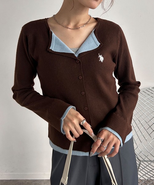 U.S. POLO ASSN.（ユーエスポロアッスン）の「【U.S. POLO ASSN./ユーエスポロアッスン】別注 ロゴ刺繍 コントラストカラー レイヤード ニット カーディガン（カーディガン/ボレロ・レディース・グレー/ブラウン/チャコールグレー/ネイビー・FREE）」の22枚目の写真