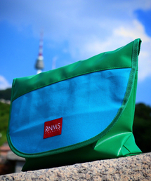RNMS（アールエヌエムエス）の「CROSSBAG プロ SEOUL1 (ブラック ストラップ提供)（メッセンジャーバッグ）」