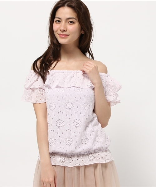 earth music&ecology(アースミュージックアンドエコロジー)の「【2016Summer】オフショルダーレースプルオーバー(Tシャツ/カットソー・レディース・ブラック/オフホワイト/イエロー/ラベンダー・FREE)」の1枚目の写真