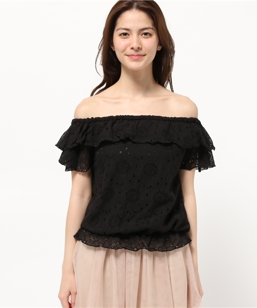 earth music&ecology(アースミュージックアンドエコロジー)の「【2016Summer】オフショルダーレースプルオーバー(Tシャツ/カットソー・レディース・ブラック/オフホワイト/イエロー/ラベンダー・FREE)」の5枚目の写真