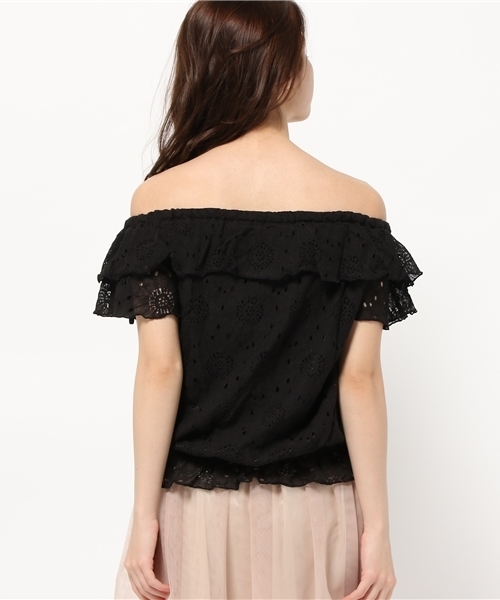 earth music&ecology(アースミュージックアンドエコロジー)の「【2016Summer】オフショルダーレースプルオーバー(Tシャツ/カットソー・レディース・ブラック/オフホワイト/イエロー/ラベンダー・FREE)」の7枚目の写真