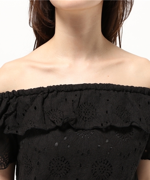 earth music&ecology(アースミュージックアンドエコロジー)の「【2016Summer】オフショルダーレースプルオーバー(Tシャツ/カットソー・レディース・ブラック/オフホワイト/イエロー/ラベンダー・FREE)」の8枚目の写真