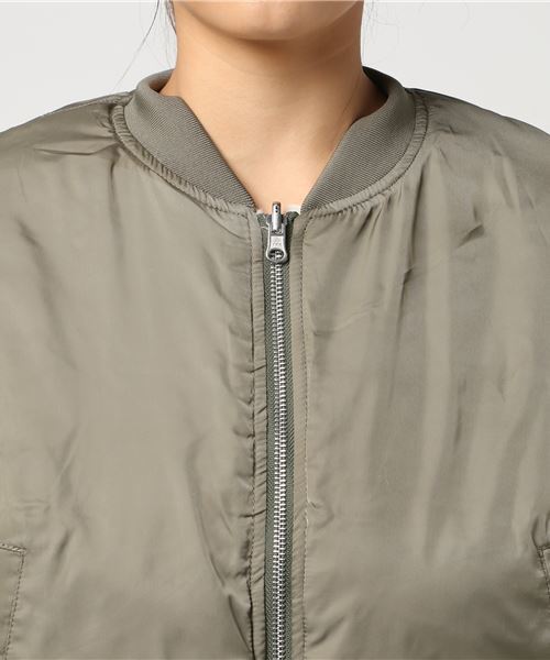 earth music&ecology（アースミュージックアンドエコロジー）の「袖ボリュームリバーシブルファーMA-1（MA-1・レディース・ライトグレー/ブラック/カーキ/ピンク・FREE）」の11枚目の写真