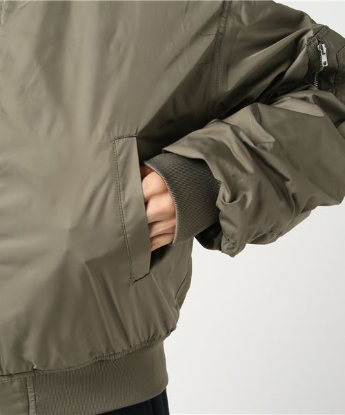 earth music&ecology（アースミュージックアンドエコロジー）の「袖ボリュームリバーシブルファーMA-1（MA-1・レディース・ライトグレー/ブラック/カーキ/ピンク・FREE）」の13枚目の写真