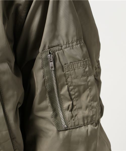 earth music&ecology（アースミュージックアンドエコロジー）の「袖ボリュームリバーシブルファーMA-1（MA-1・レディース・ライトグレー/ブラック/カーキ/ピンク・FREE）」の12枚目の写真