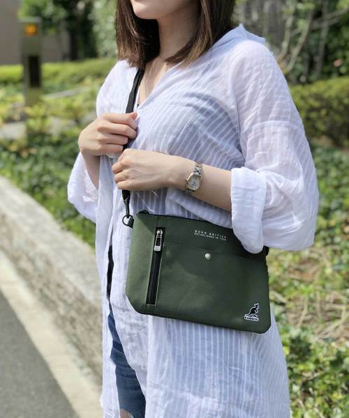 KANGOL（カンゴール）の「【KANGOL/ カンゴール】KANGOL サコッシュ（ショルダーバッグ・レディース・オリーブ/ブラック/グレー/チャコール・FREE）」の4枚目の写真