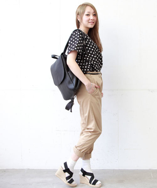 MAISON BOINET（メゾンボワネ）の「MAISON BOINET ダブルバックルレザーナローベルト（ベルト・レディース・ブラック/ライトブラウン・75）」の7枚目の写真