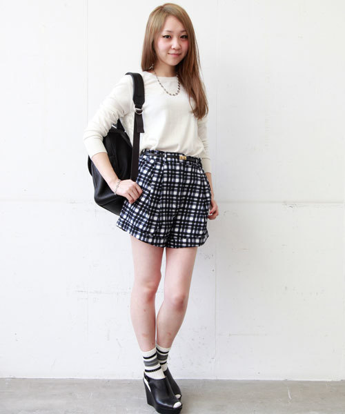 MAISON BOINET（メゾンボワネ）の「MAISON BOINET ダブルバックルレザーナローベルト（ベルト・レディース・ブラック/ライトブラウン・75）」の6枚目の写真