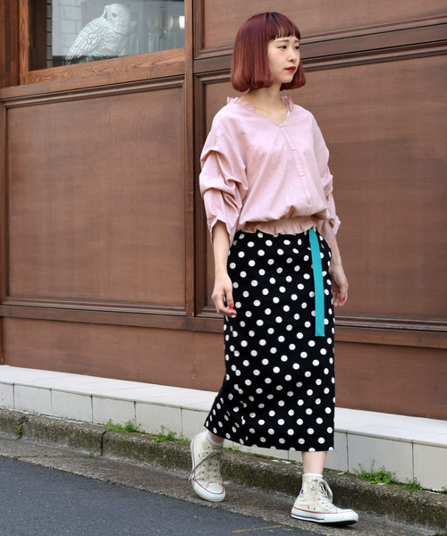 w closet(ダブルクローゼット)の「Vネック袖タックブラウス(シャツ/ブラウス・レディース・ベージュ/ネイビー/ピンク・FREE)」の14枚目の写真