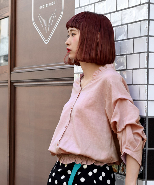 w closet(ダブルクローゼット)の「Vネック袖タックブラウス(シャツ/ブラウス・レディース・ベージュ/ネイビー/ピンク・FREE)」の8枚目の写真