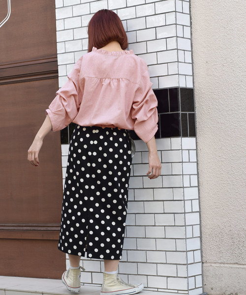 w closet(ダブルクローゼット)の「Vネック袖タックブラウス(シャツ/ブラウス・レディース・ベージュ/ネイビー/ピンク・FREE)」の20枚目の写真