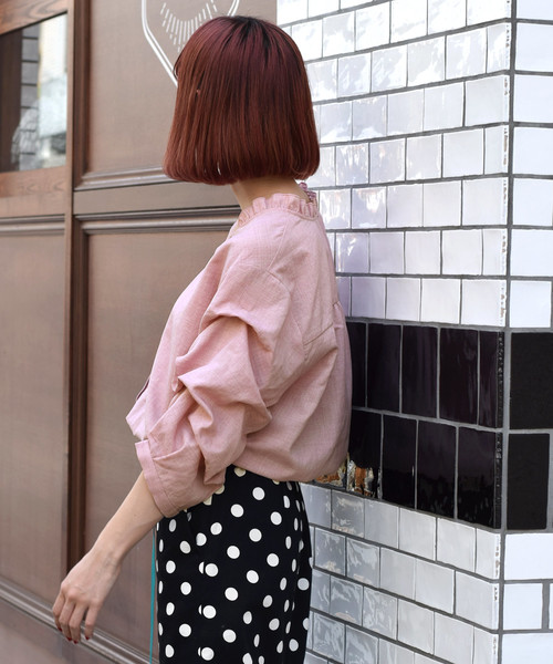 w closet(ダブルクローゼット)の「Vネック袖タックブラウス(シャツ/ブラウス・レディース・ベージュ/ネイビー/ピンク・FREE)」の5枚目の写真