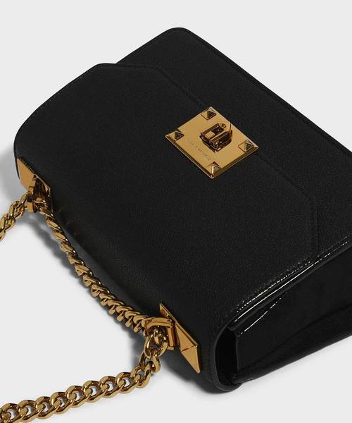 CHARLES & KEITH(チャールズ & キース)の「クラシックフロントフラップクロスボディバッグ / CLASSIC FRONT FLAP CROSSBODY BAG(ショルダーバッグ・レディース・ブラック/ライトピンク/レンガ・S)」の5枚目の写真