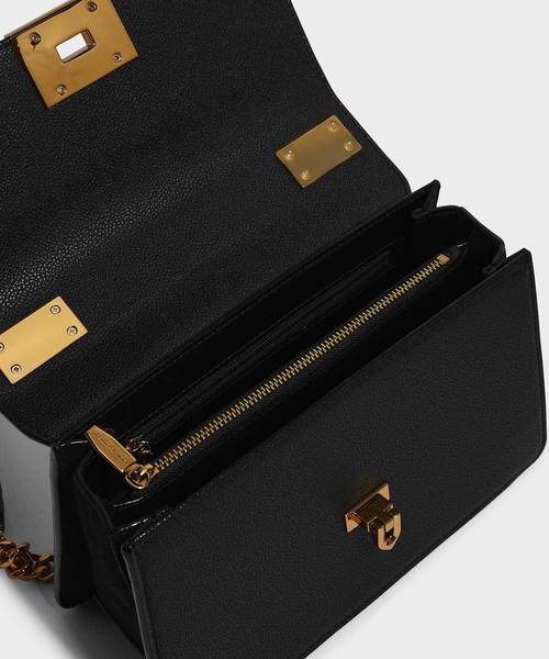CHARLES & KEITH(チャールズ & キース)の「クラシックフロントフラップクロスボディバッグ / CLASSIC FRONT FLAP CROSSBODY BAG(ショルダーバッグ・レディース・ブラック/ライトピンク/レンガ・S)」の7枚目の写真