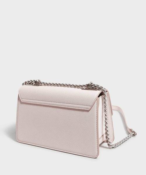 CHARLES & KEITH(チャールズ & キース)の「クラシックフロントフラップクロスボディバッグ / CLASSIC FRONT FLAP CROSSBODY BAG(ショルダーバッグ・レディース・ブラック/ライトピンク/レンガ・S)」の11枚目の写真
