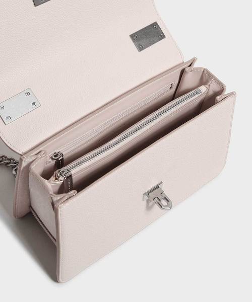 CHARLES & KEITH(チャールズ & キース)の「クラシックフロントフラップクロスボディバッグ / CLASSIC FRONT FLAP CROSSBODY BAG(ショルダーバッグ・レディース・ブラック/ライトピンク/レンガ・S)」の12枚目の写真
