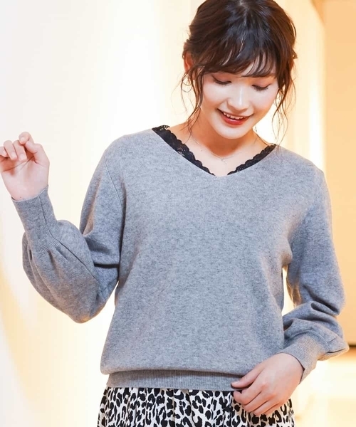 a.v.v（アーヴェヴェ）の「パフスリーブニット[WEB限定サイズ]（ニット/セーター・レディース・ブラック/グレー/パープル/イエロー/ライトピンク/レッド/ピンク/アイボリー/ライトグリーン・40/38/34/36/42）」の2枚目の写真